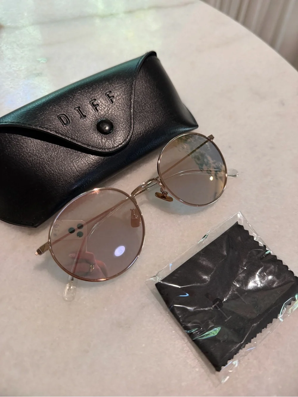 DIFF Eyewear Round Pink Polarized Sunglasses